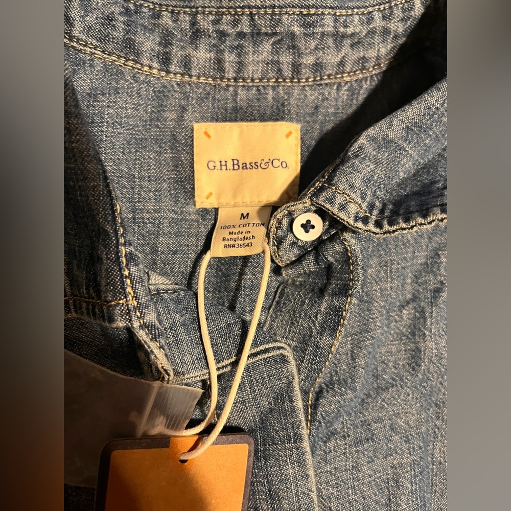 Sleeveless Denim Button-Up Shirt - Picture 4 of 5